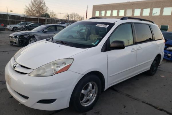 фото TOYOTA SIENNA