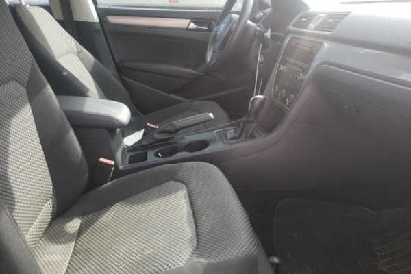 фото Volkswagen Passat S