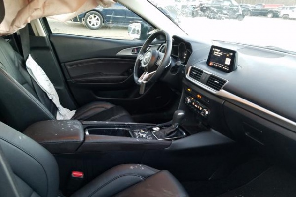 фото Mazda 3 TOURING