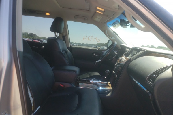 фото Infiniti QX80