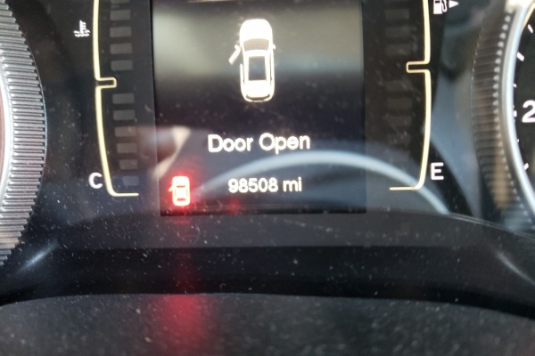 фото JEEP CHEROKEE SPORT