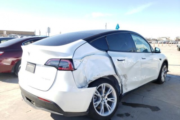 фото Tesla MODEL Y